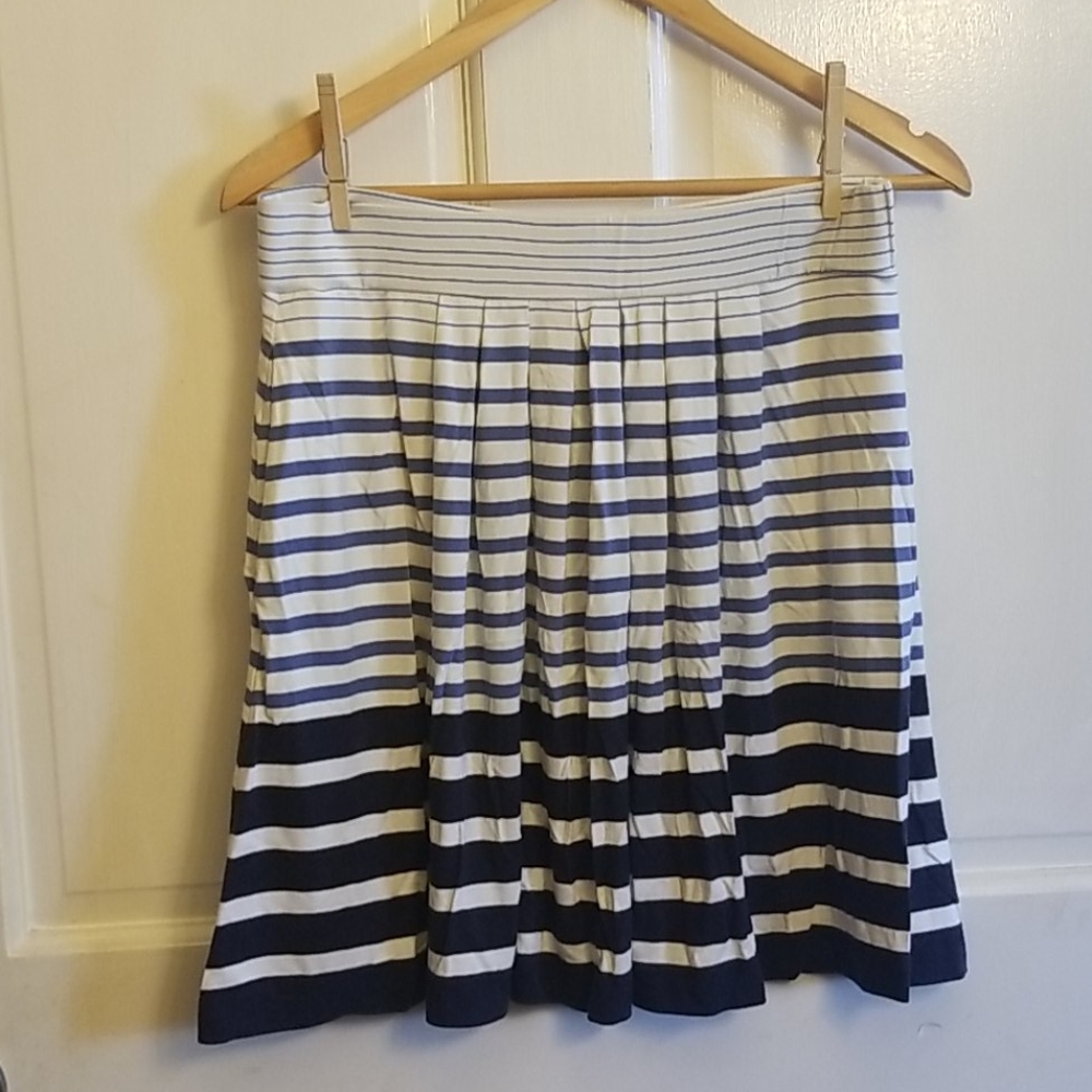 Loft stretch flare skirt sz SM with pockets
